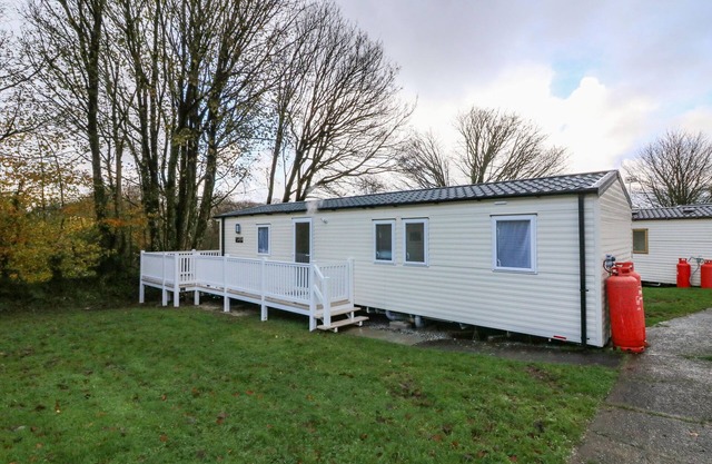 THE HUT (DEVON COUNTRY 5), family friendly in Bucks Cross, Bideford