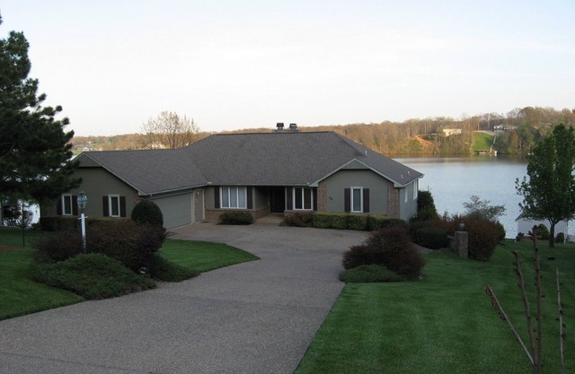 "The Lake House at Bella Vista". LAKEFRONT access to beautiful Loch Lomond!