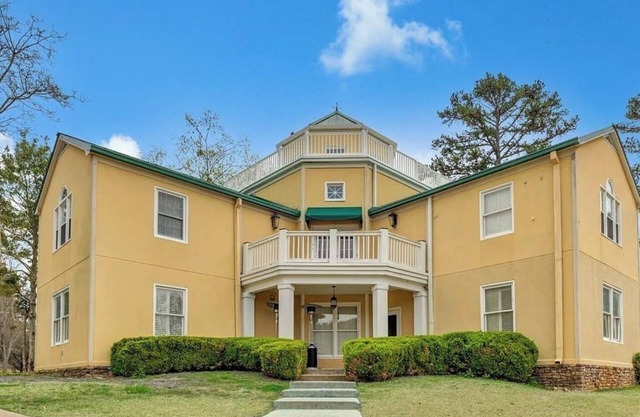 The Lake House Cherokee Ridge Golf Course 1st and 2nd floor