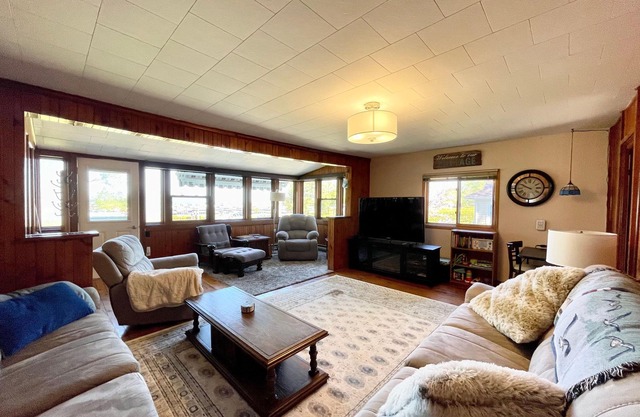 "The Lake House" With Spectacular Views! Steps to Beach!