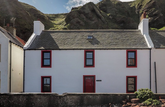 THE LAURELS, family friendly, country holiday cottage in Gardenstown