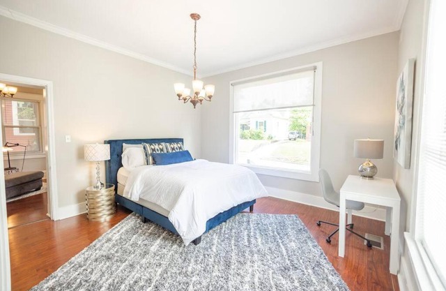 The Linden House - Contemporary & Spacious Home in Heart of Midtown Memphis!