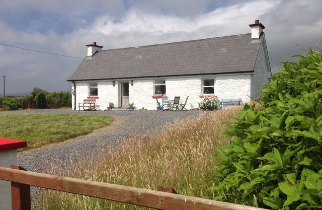 The Little Irish Cottage on the Wild Atlantic Way - experience the real Ireland.