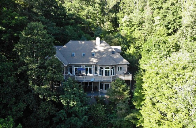 The Lodge at Edenderry | Pet-Friendly Mountain Luxury Retreat | Hot Tub & More!