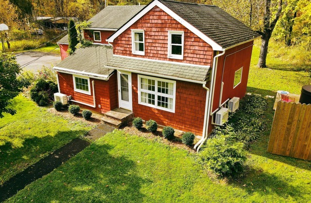 The Louie II: Accord Farmhouse near Arrowood w/Hot Tub & Large Yard