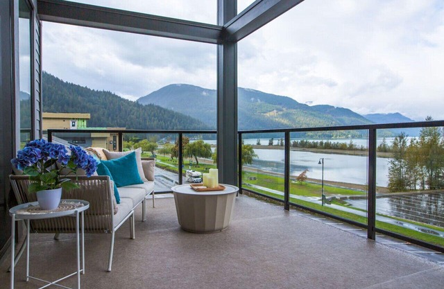 The Luna | New Penthouse w Patio, Lake & Mtn Views