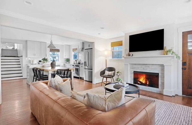 The Magnolia House - 7 Beds + Full of Charm.