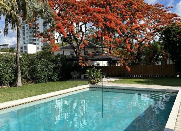 The Mansion on the River rents 1 week minimum