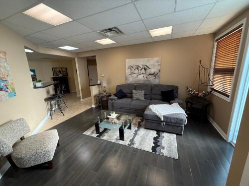 The Marina's Cove - Suite B - WIFI and 2 Free Parking