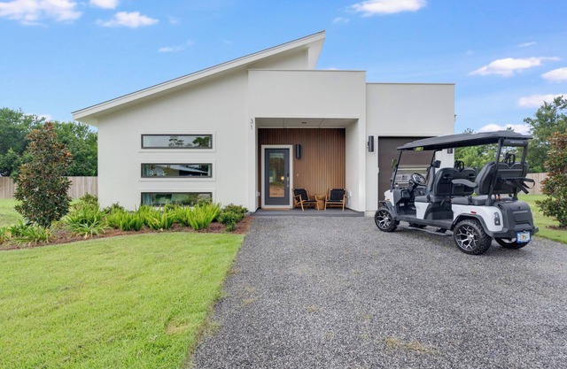 The Modern Cottage near 30a, Golf Cart + Bikes included!