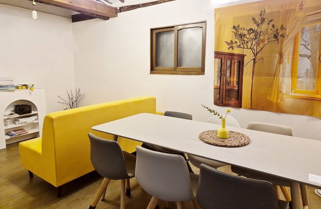 The Modern Hanok Stay) Korea's modern traditional house, subway, 3room,12 people