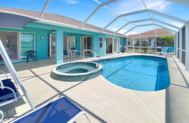 The Mumbles, full refund*, heated pool, sleeps 6