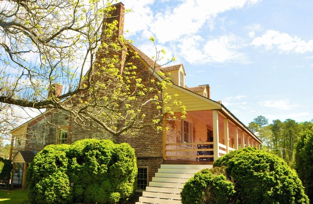 The New Kent Ordinary and Bassett's Tavern, Historic Luxury Vacation Rental