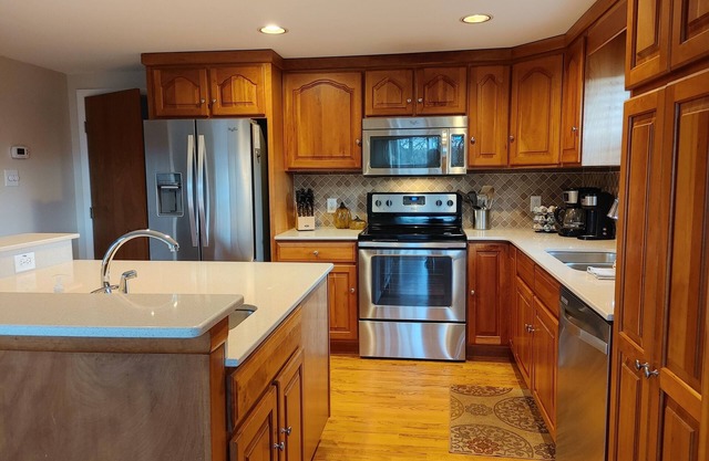 The Octagon House: long-range views, fireplace, easy access, close to town