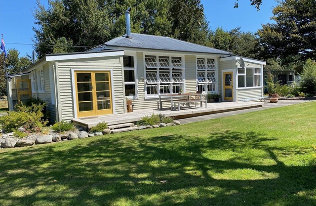 The Old Anama School - stylish countryside escape