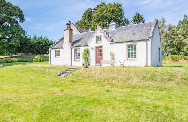 THE OLD LAUNDRY, family friendly, with open fire in Grantown-On-Spey