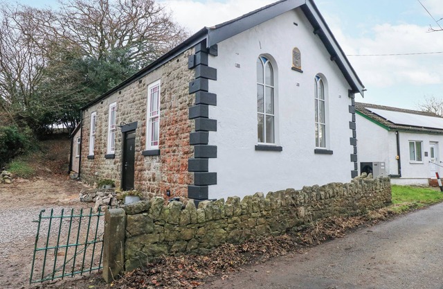 THE OLD NANT-Y-FFLINT CHAPEL, pet friendly, with a garden in Flint