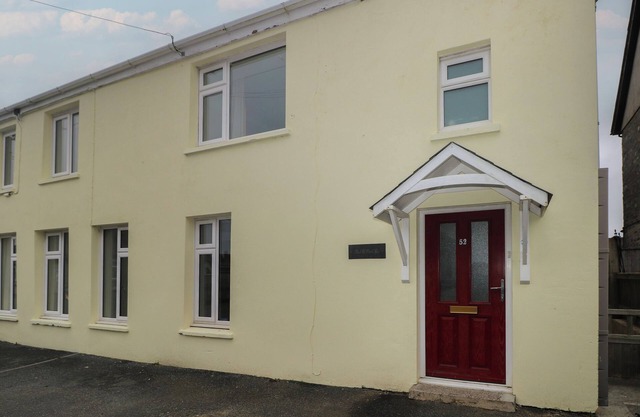 THE OLD POST OFFICE, pet friendly, with hot tub in Letterston