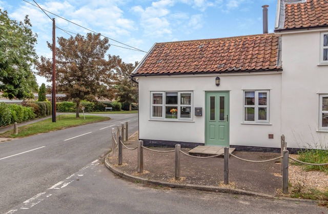 The Old Post Office - Two Bedroom House, Sleeps 4