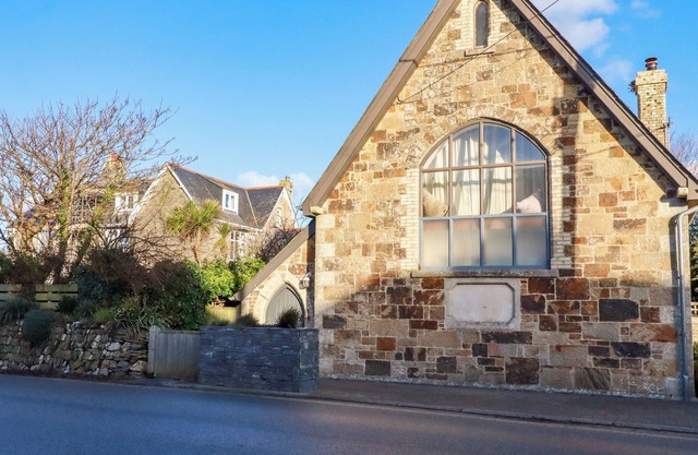THE OLD VILLAGE CHAPEL, pet friendly, with open fire in Crantock