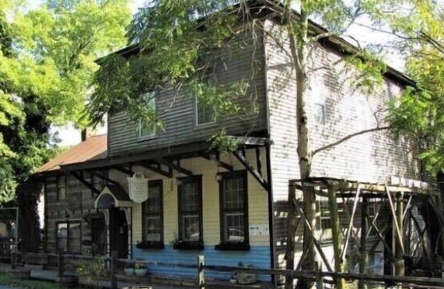 The Olde Mill Inn - single rooms ($129-189) or whole house ($1,000) - per night