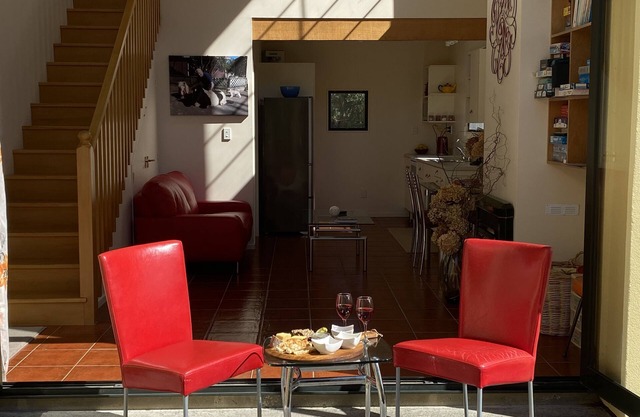 THE OLIVE BRANCH VILLA - Country stay, cooked breakfast included