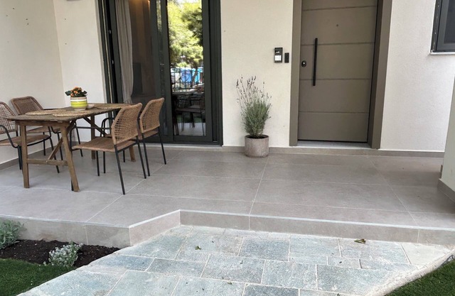 The One With The Lemon Tree - 15' walk to the beach