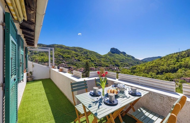 THE OUTDOOR ROOFTOP HOUSE