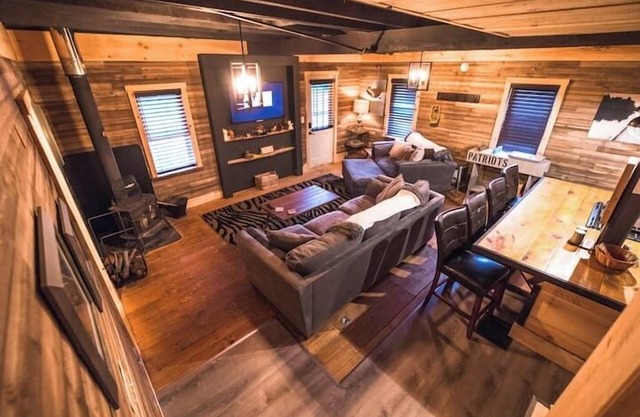 The Overlook/Cozy 2 bed/Hot Tub/Wood Stove/Firepit