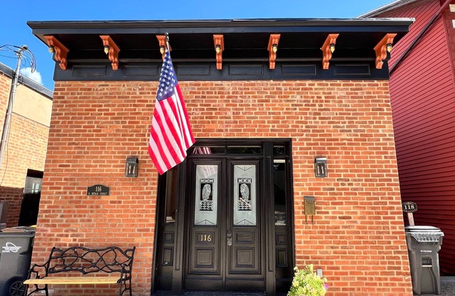 The Owl House, 1850's Historic Home: Luxury Steps from Downtown