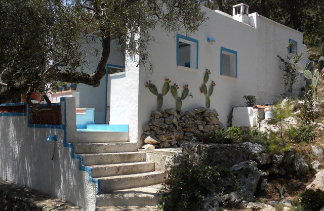 The pagghiara chalet facing the sea