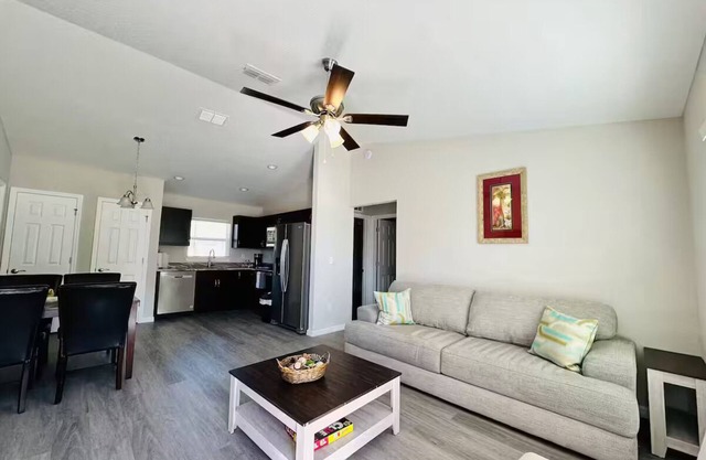 The Palm - 3 BR home