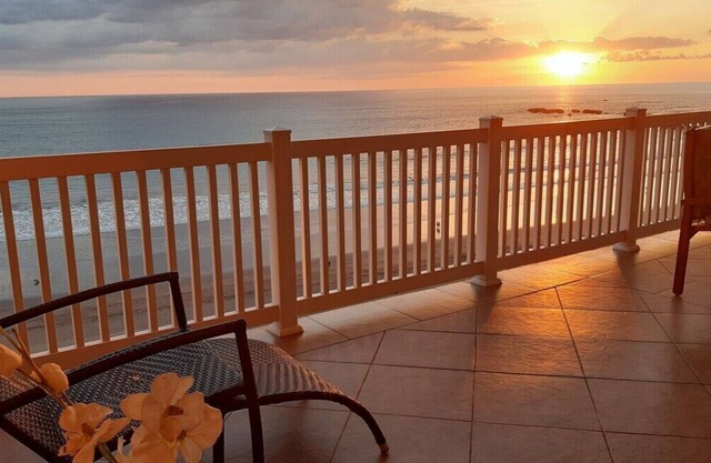 The Palms Jaco 1001 penthouse on the beach