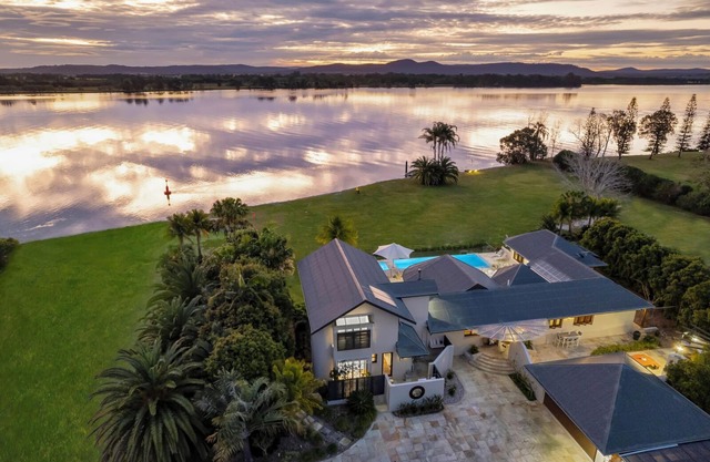 The Palms Yamba - Master Suite