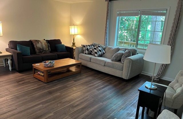 The Peaceful Peach 2BR/2 full baths, entire convenient luxury-loaded apt