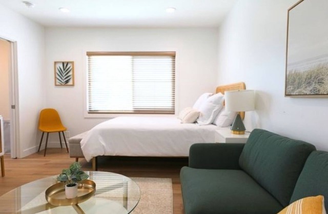 The Pearl Mar Vista 15