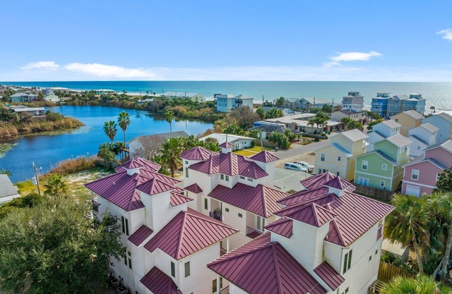 The Pink Castle In PCB-1 min. Walk to beach-private elevator.