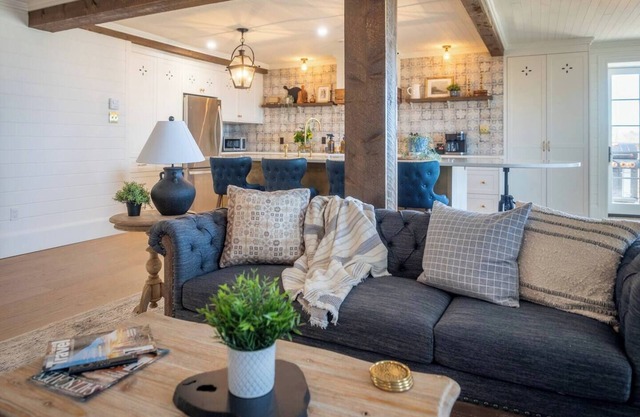 The Port Loft: Harbourview charm