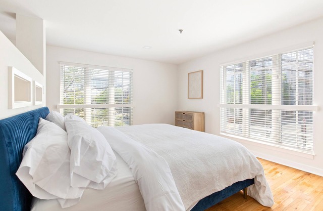 The Poseidon - Studio apartment attached to Downtown Mall