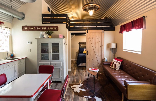 The Ranch Motel. Large cottage in a country setting with pool and hot tub.
