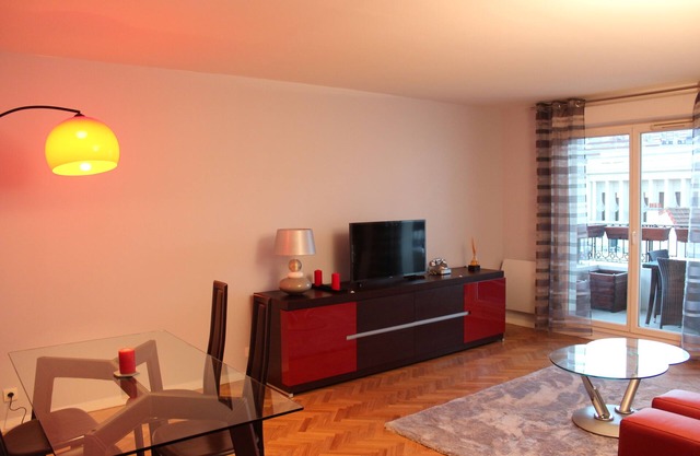 THE REFERENCE OF PUTEAUX CITY CENTER - AT 10 MINUTES FROM PARIS CHAMPS ELYSEES