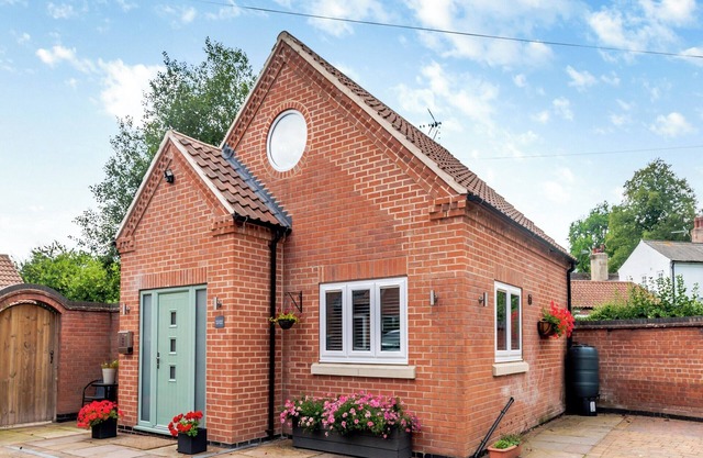 The Retreat - UK45099