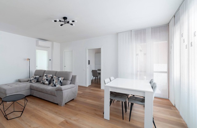 The Right House, Modern and Spacious Three-room Apartment Near Policlinico Monza