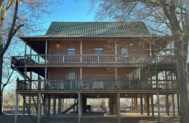 The River House - Plus LockOut Floor for 12 Guests