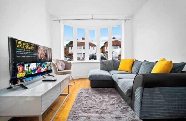 "The Rock" Elegant 4 Bedroom House, perfect for families close to NEC & BHX