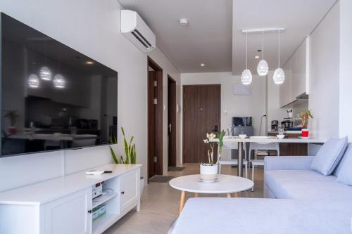 The Royal Staghorn - A Luxury Condo