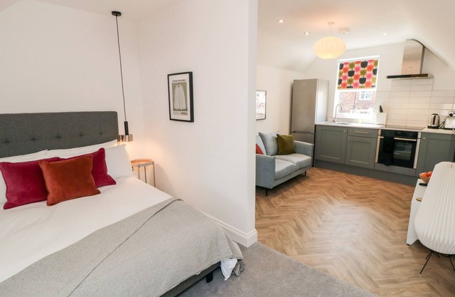 THE SALTHOUSE APARTMENT 3, pet friendly in Scarborough