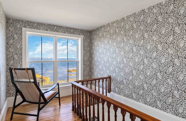 The Salty Cribb II- Private oceanfront vacation home just minutes from Lunenburg