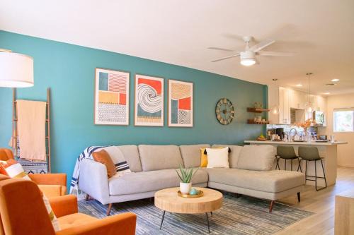 The Scott Getaway - Walkable to Old Town, remodeled space, heated pool!