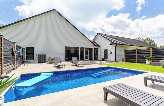 The Southern Oasis - Quiet Country Escape with Pool